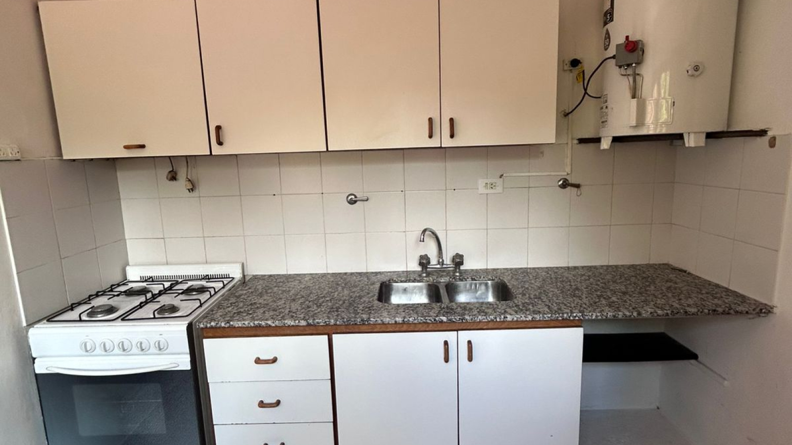 1075 Mitre, Bahia Blanca, Buenos Aires, 1 Bedroom Bedrooms, 2 Rooms Rooms,1 BathroomBathrooms,Departamento,Alquiler,Mitre,0,1978