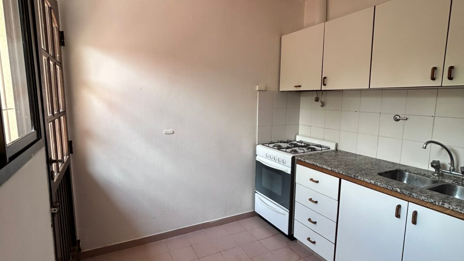 1075 Mitre, Bahia Blanca, Buenos Aires, 1 Bedroom Bedrooms, 2 Rooms Rooms,1 BathroomBathrooms,Departamento,Alquiler,Mitre,0,1978