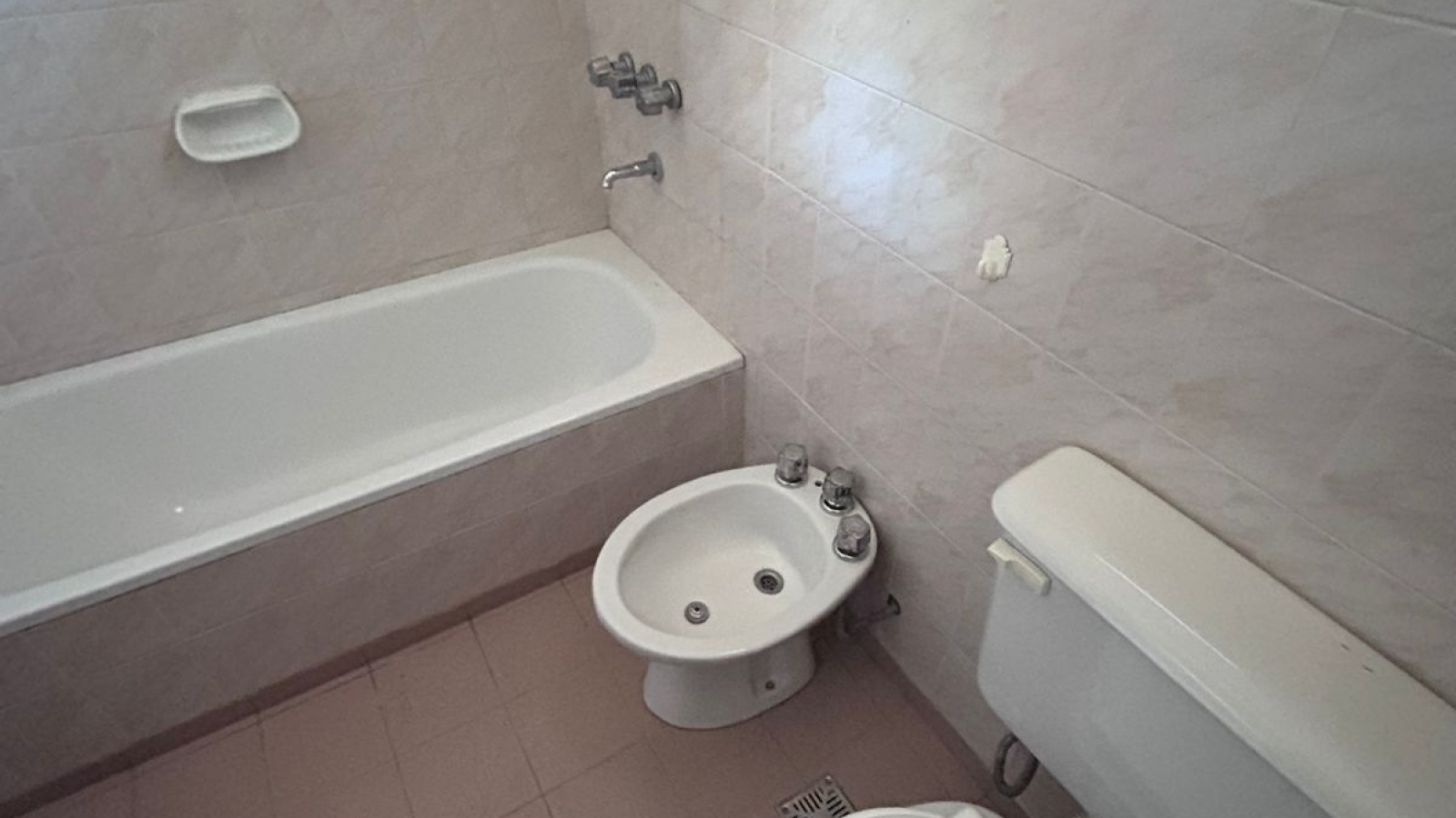 1075 Mitre, Bahia Blanca, Buenos Aires, 1 Bedroom Bedrooms, 2 Rooms Rooms,1 BathroomBathrooms,Departamento,Alquiler,Mitre,0,1978